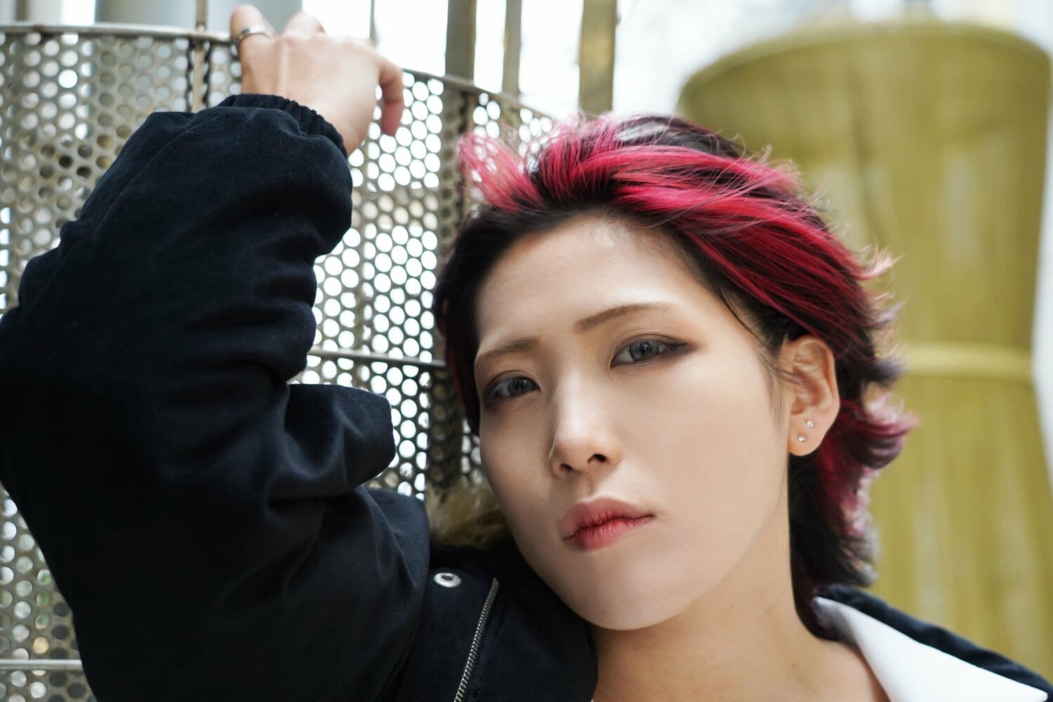 クイーンズ・クエストのリーダーとして個性的なメンバーをまとめている