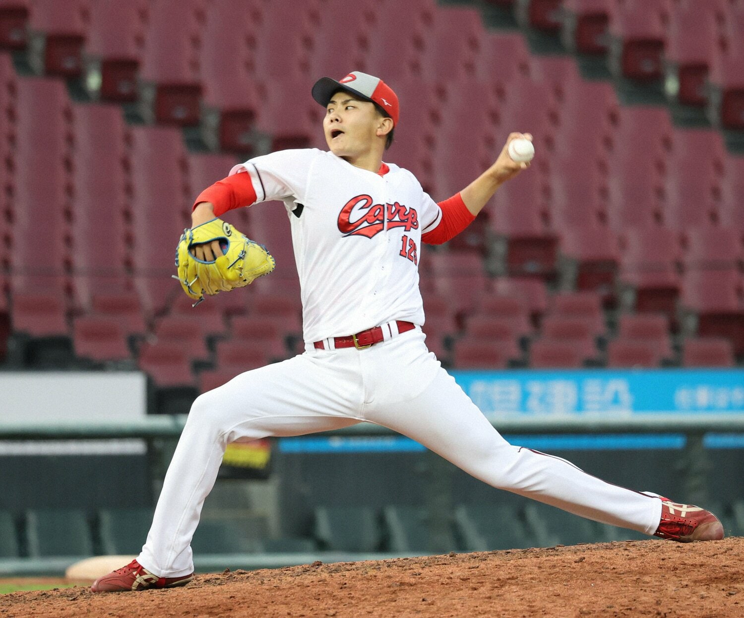 育成3位で指名され、3年目を迎える辻。野村コーチの指導が実り7月28日に支配下登録された　©NIKKAN SPORTS