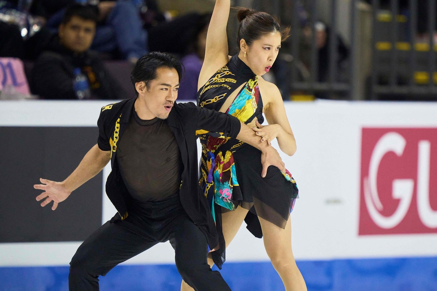 村元・高橋組のリズムダンス　©JIJI PRESS