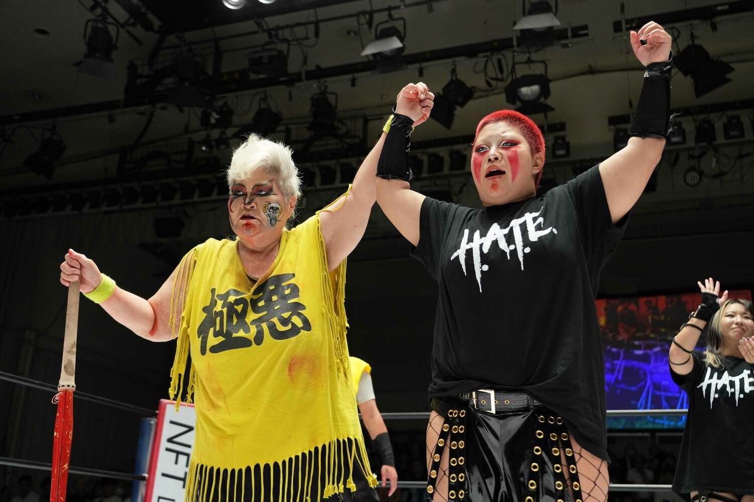 ダンプ松本と刀羅ナツコ。2024年10月27日、後楽園ホール ©Essei Hara