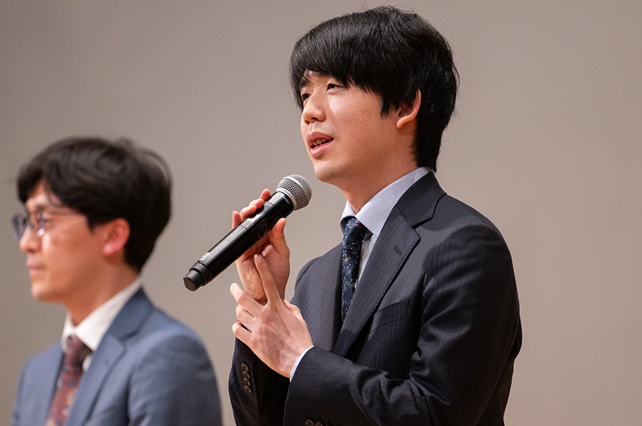 「藤井将棋には凡局がない」八冠でも勝率.830でもなく…藤井聡太プロ8年“最大の才能”「ライバルの成長と物語もです」A級棋士・中村太地が語る＜Number Web＞ photograph by Nanae Suzuki