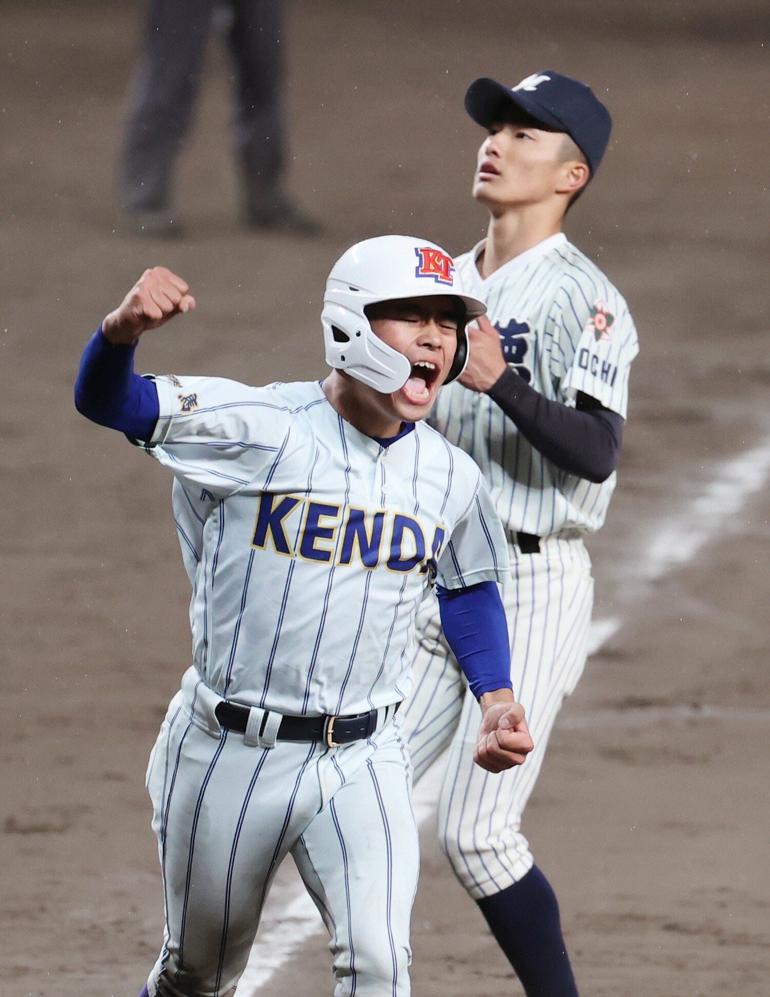 延長10回までもつれた試合の最後はミスで明暗が分かれた　©JIJI PRESS