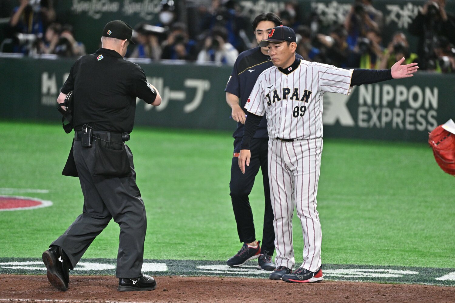 井端弘和監督も種市の起用法について「最も効果的なところで使えたら」と語った　©️Hideki Sugiyama