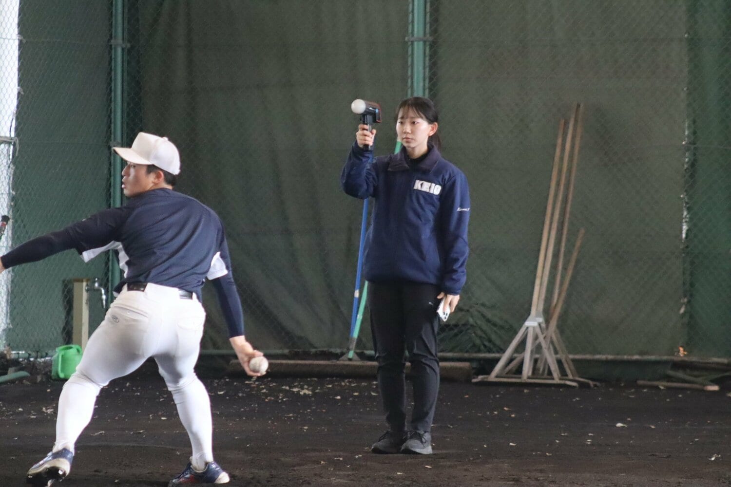 データ計測をする福井さん　©Kou Hiroo