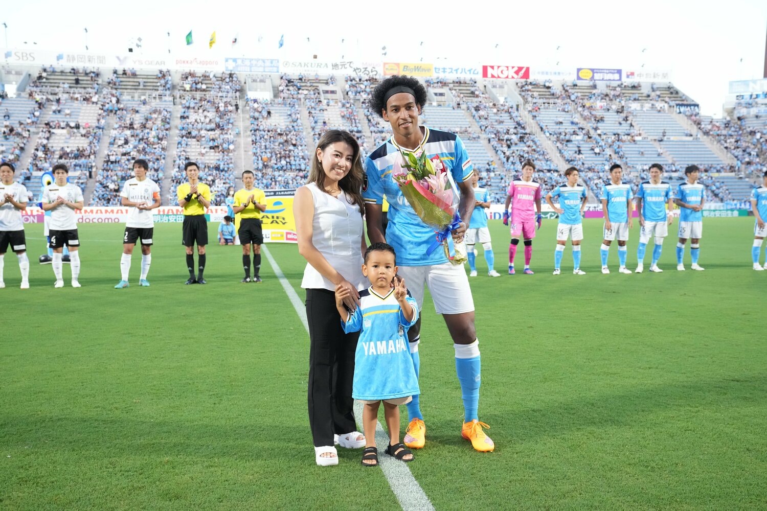 2022年、J1通算出場100試合達成を祝福された際の1枚　©J.LEAGUE