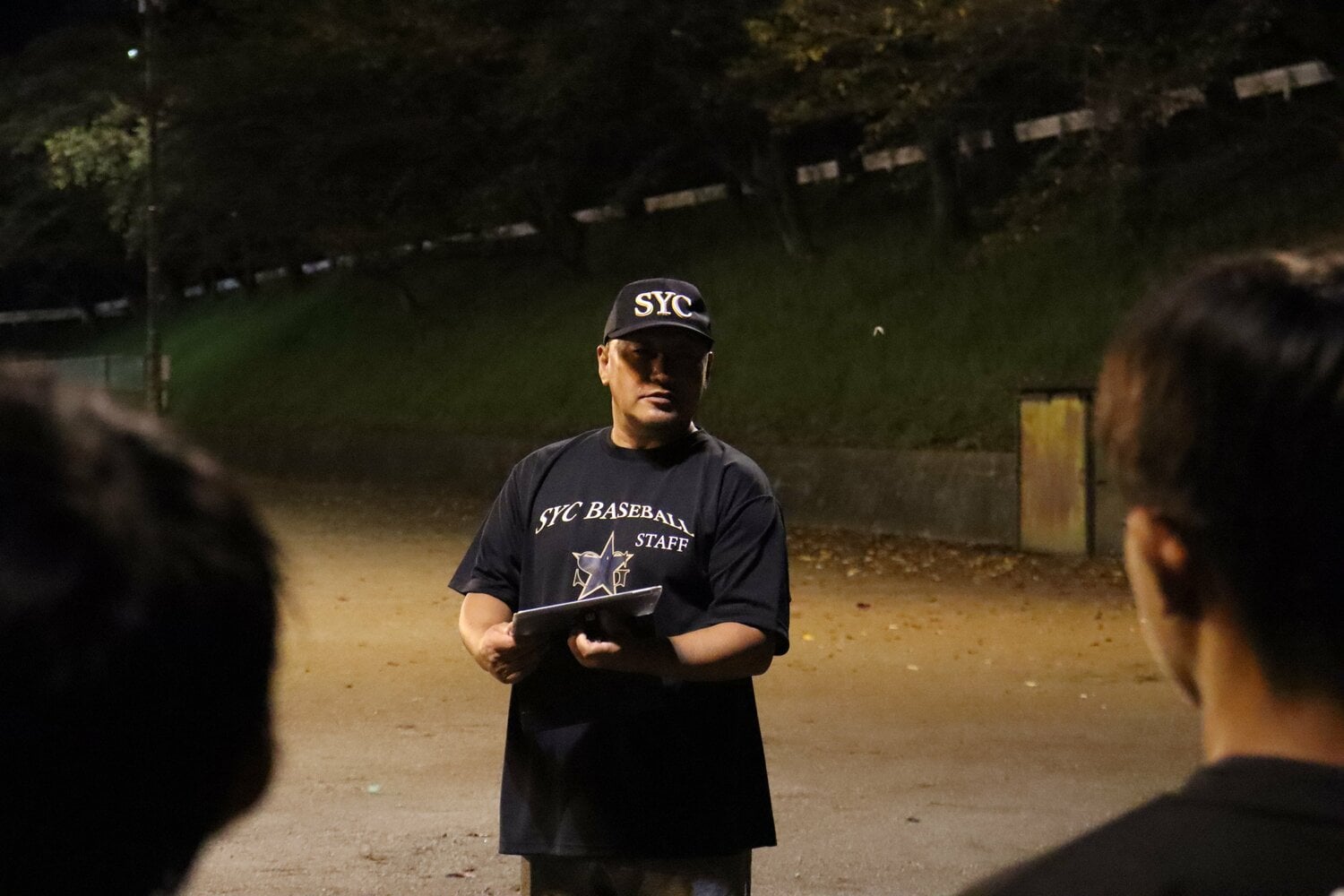 小・中学生を対象とした群馬の軟式野球クラブチーム「S.Y.C」の監督を務める鈴木友晶さん ©Takahiro Nagao