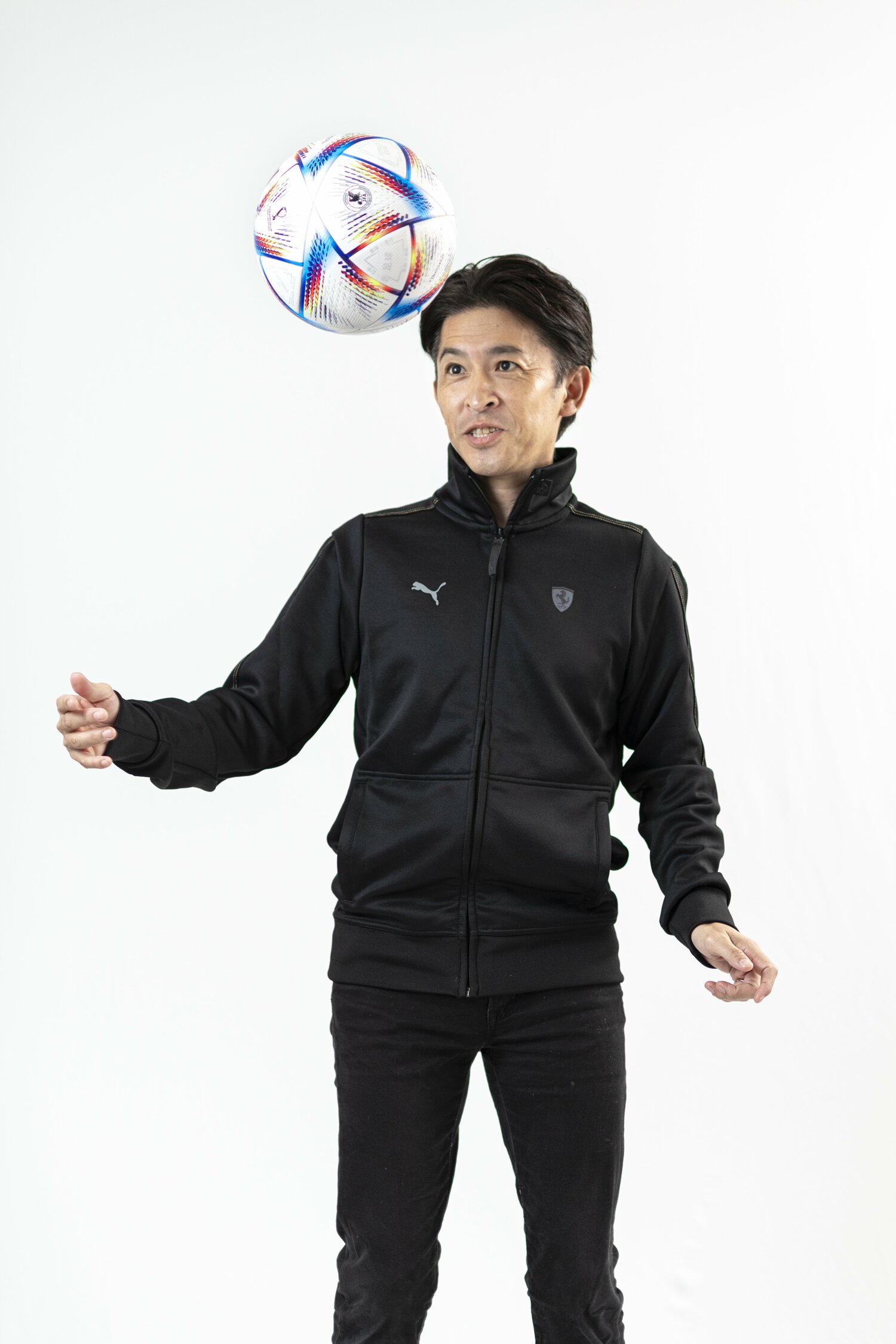 少年時代はサッカーに熱中していただけあり、撮影時には見事なリフティングを披露した　©Takuya Sugiyama