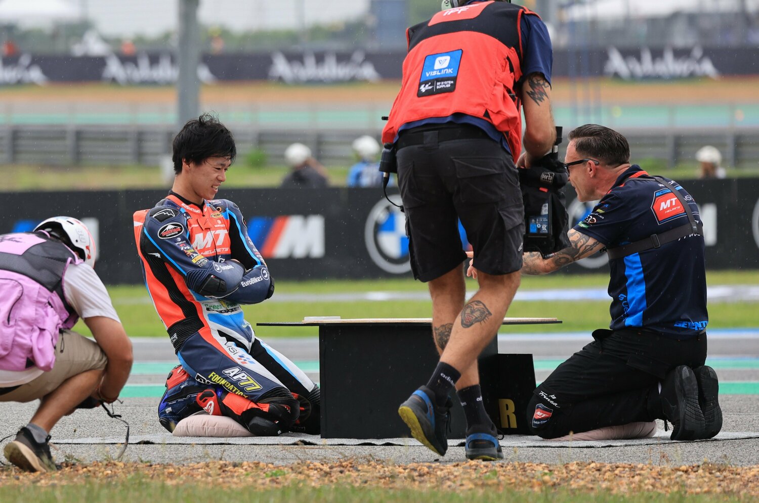 王座を確定させたタイGPで「将棋パフォーマンス」を披露する小椋　©Satoshi Endo