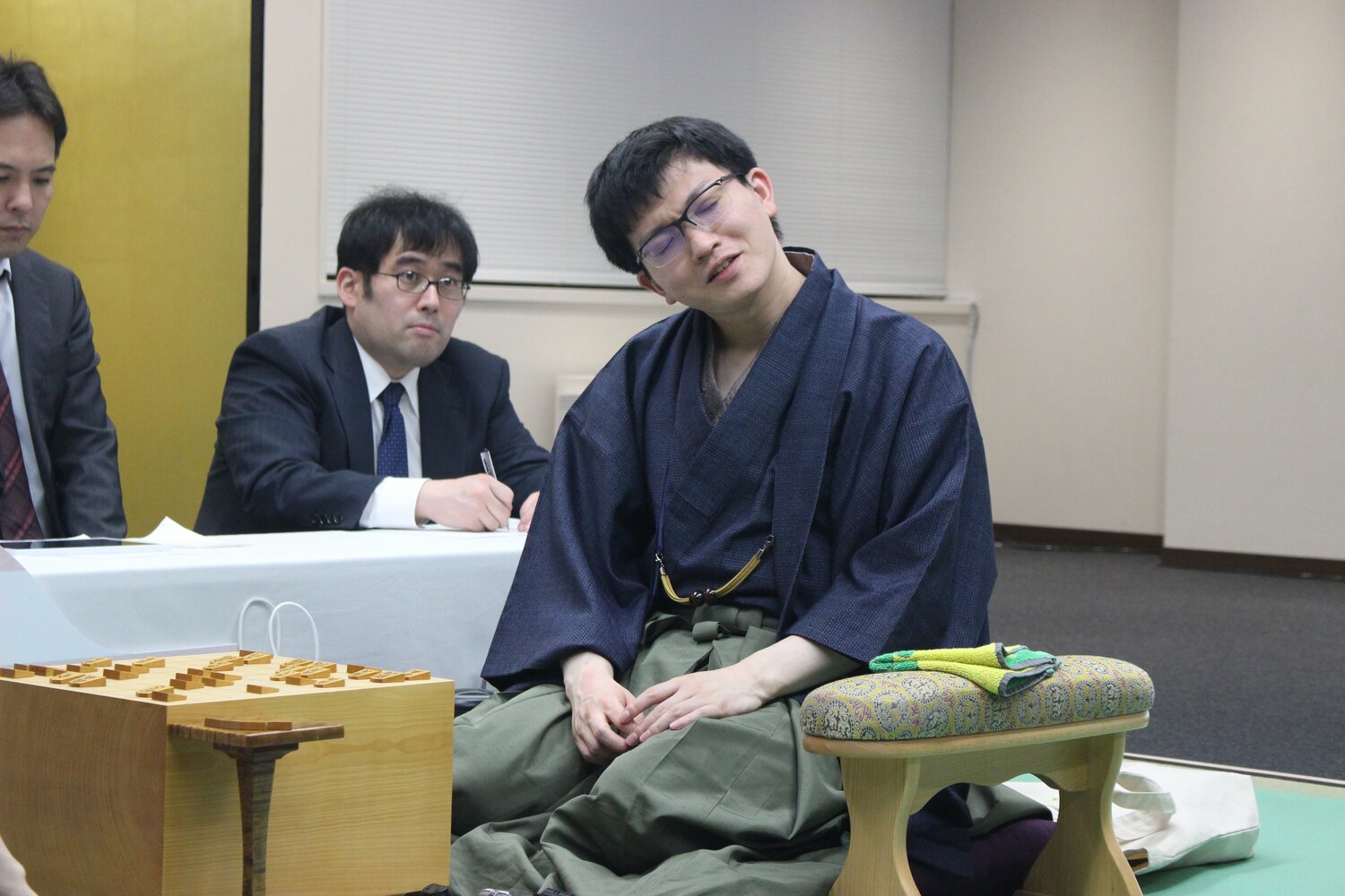 対局後、主催社からの質問に応える永瀬拓矢　©Number Web