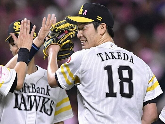 ギタリスト？ 栄養士？ 行政書士？“不思議な投手”武田翔太の本当の姿。＜Number Web＞ photograph by Kyodo News