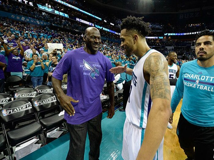 マイケル・ジョーダンオーナー歓喜！ホーネッツ、プレイオフ1勝までの道。＜Number Web＞ photograph by Getty Images