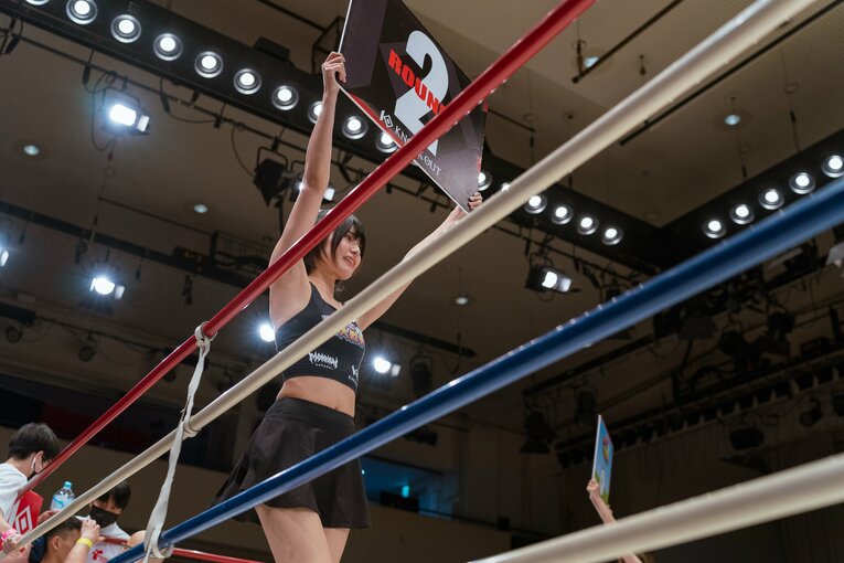 「“ラウンドガール不要論”をどう思う？」人気ラウンドガール・来栖うさこに“グラドル界と格闘技”の関係を聞いてみた〈特別グラビア〉(58)