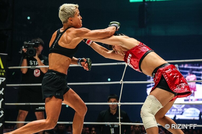 RENAvsクジュティナ　©RIZIN FF