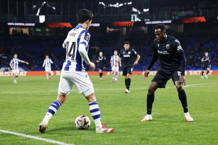 久保建英が「ベンチで同僚を爆笑させてる」“最高の1枚”を撮影後…過密日程に「ちょっとツラいかな」本人が語った“意外な理由”を思い出す(12)