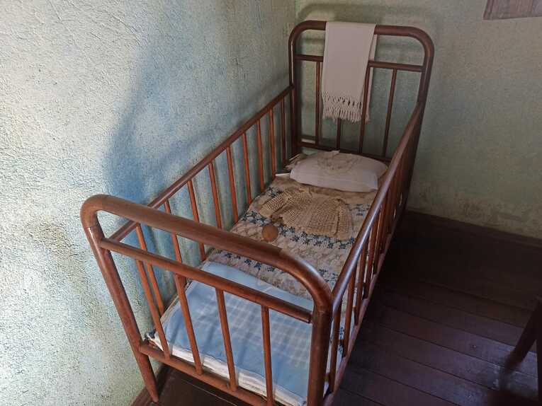 ペレが生まれたベッド（復元）　©Hiroaki Sawada