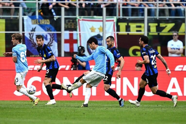 王者インテル戦では逆足で鮮やかなミドルシュートを叩き込んだ　©Getty Images