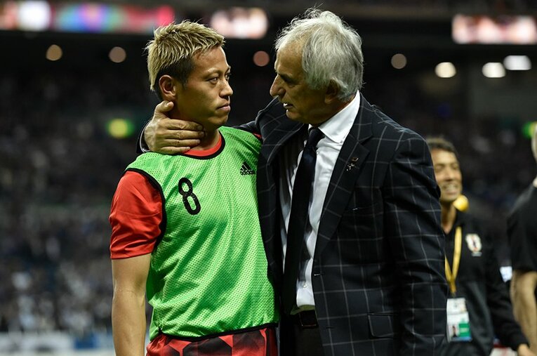 本田圭佑、ハリルホジッチ監督 ／ photograph by Takuya Sugiyama