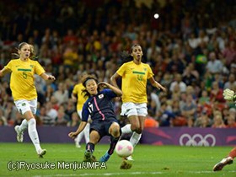 前半27分、澤の素早いリスタートから抜け出した大儀見の先制弾。