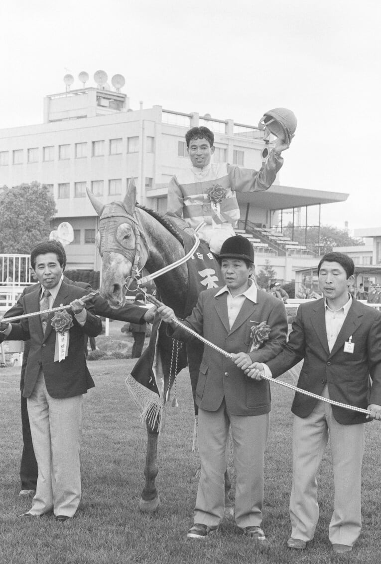 天皇賞・春を制したタマモクロスと南井　©JIJI PRESS