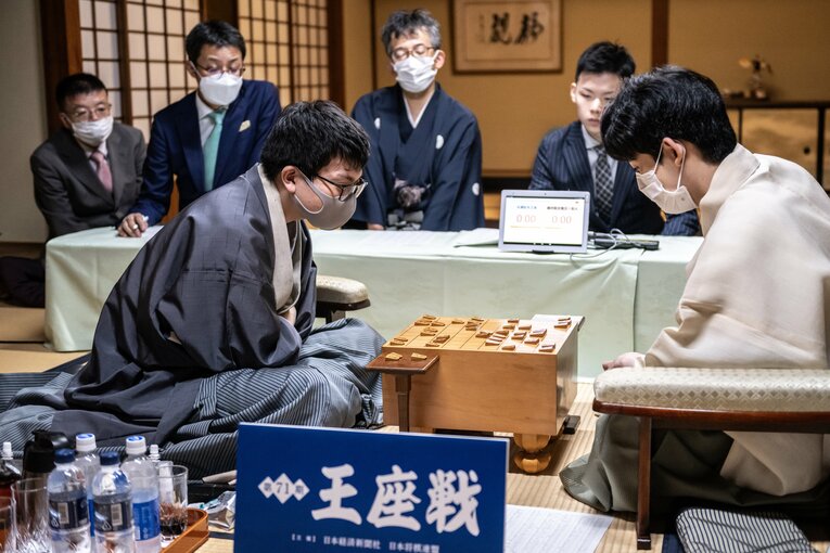 23年王座戦第1局での永瀬－藤井　©Takuya Sugiyama