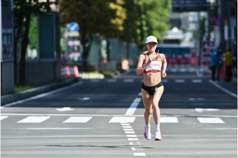 東京五輪女子マラソンでの一山の走り　©JMPA