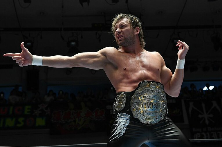 新日本プロレスを制して、そしてWWEをも超えて世界を制する……オメガの野望は明確だ。 ／ photograph by Essei Hara