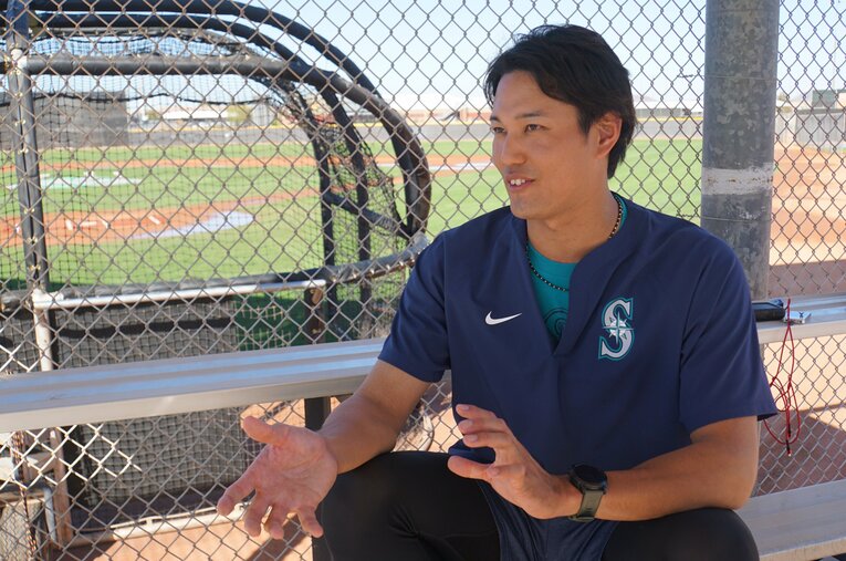 「郷ひろみさんの『ゴールドフィンガー99』って元は英語の歌なので、それを覚えていったんです。そしたら大盛り上がりで」 ©NumberWeb