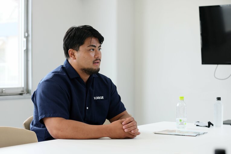 アマチュア相撲の頂点からアメフト転向まで…インタビューに答える花田　©Shigeki Yamamoto