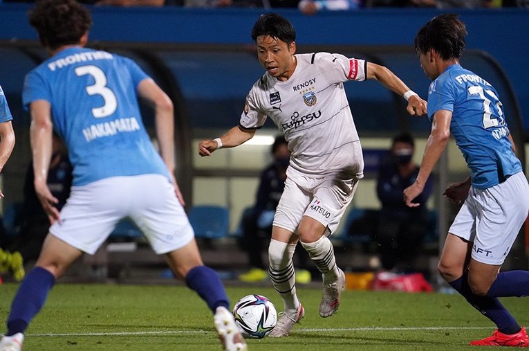 横浜FC戦でも2得点を挙げて勝利に貢献した小林悠。川崎フロンターレはJ1の頂をひた走っている ／ photograph by Etsuo Hara/Getty Images