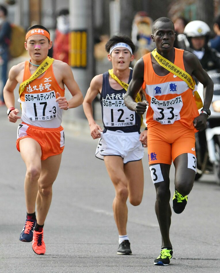 この年、優勝した倉敷高（岡山県）。3区のフィレモン・キプラガット　©JIJI PRESS