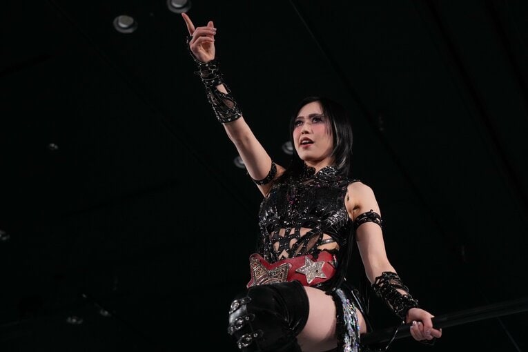 赤いベルトの王者・上谷沙弥　©Essei Hara