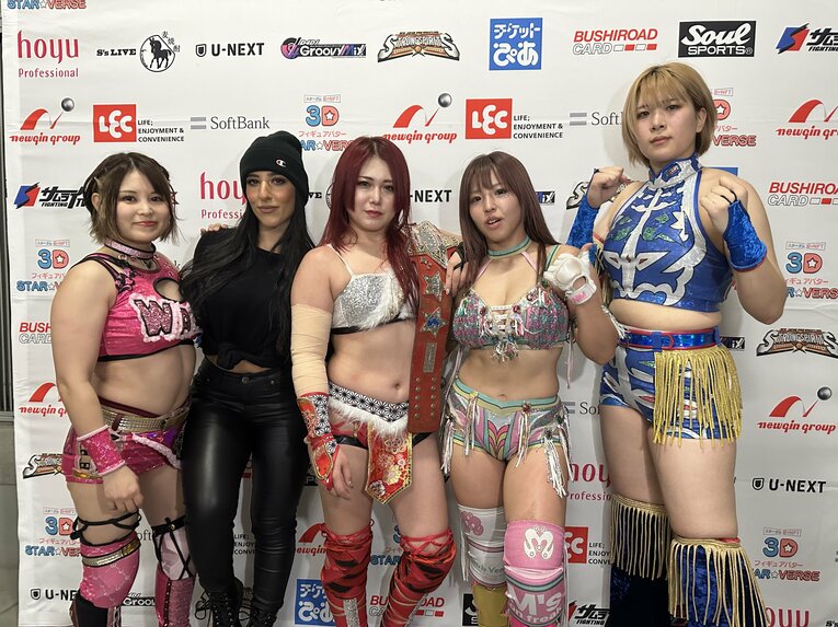 結成された新ユニット。左から月山、ジーナ、舞華、白川、HANAKO　©Norihiro Hashimoto