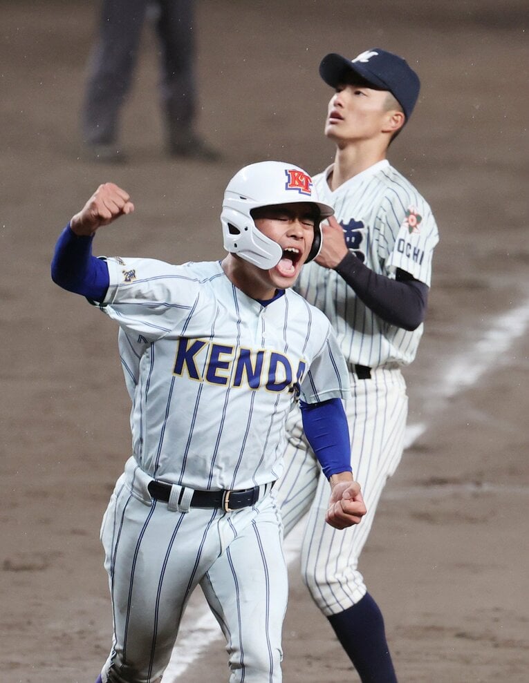 延長10回までもつれた試合の最後はミスで明暗が分かれた　©JIJI PRESS