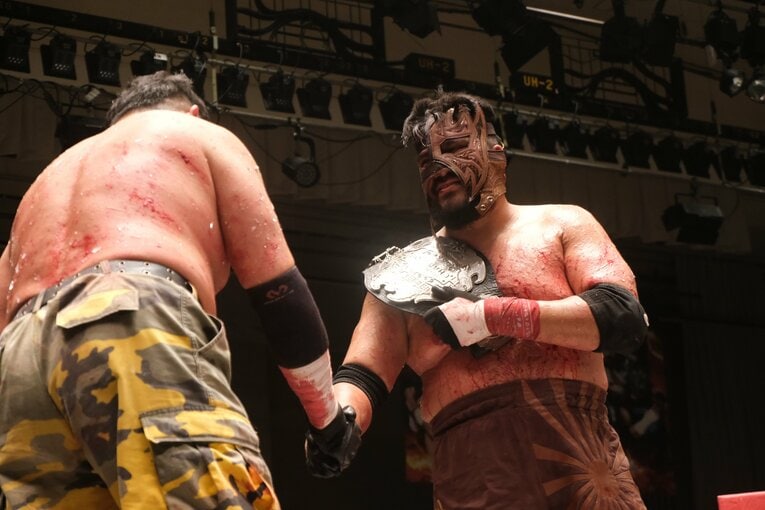 蛍光灯で殴り合い、大流血して…メキシコ人デスマッチファイター「もっと日本にいたい」ビオレント・ジャックの切実な思い「外国人がって…でも、ここがオレの家」(61)