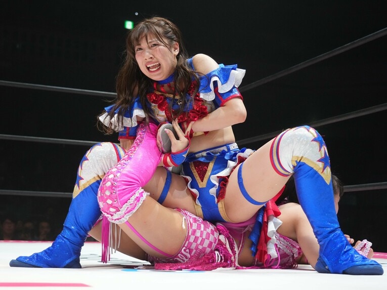 荒井優希のサソリ固め　©Essei Hara