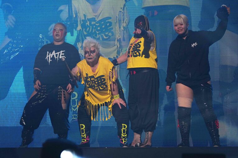 ダンプ松本らとタッグを組んだ刀羅ナツコ　©Masashi Hara