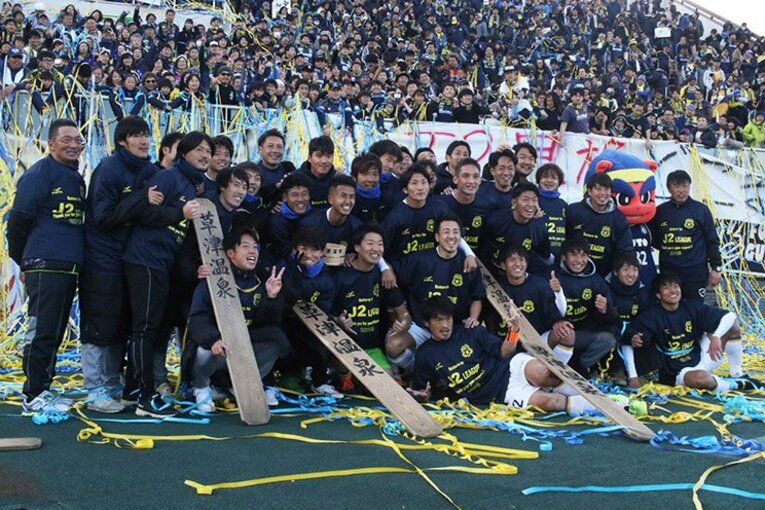 布先生が教え子と交わした熱い抱擁。群馬J2昇格の裏に市船の師弟関係。(2)