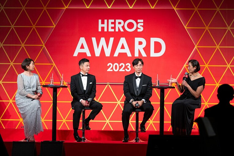 荒井氏、和田氏、伊藤氏がそれぞれの社会貢献活動についての問題点などを語った