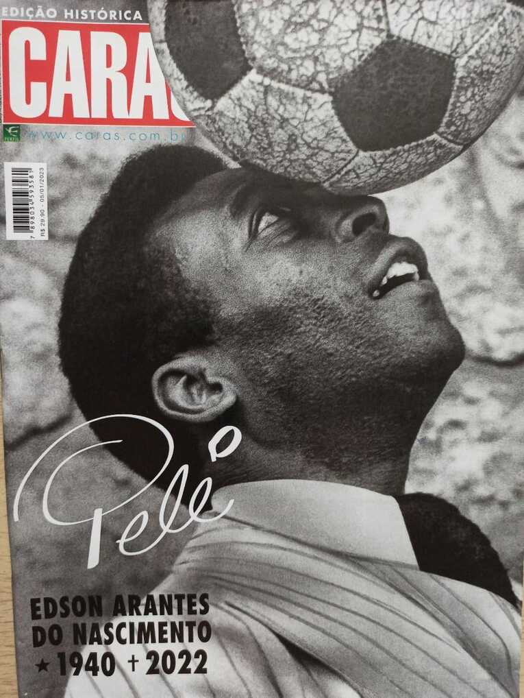 週刊誌「カラス」のペレ特集号 ©Hiroaki Sawada