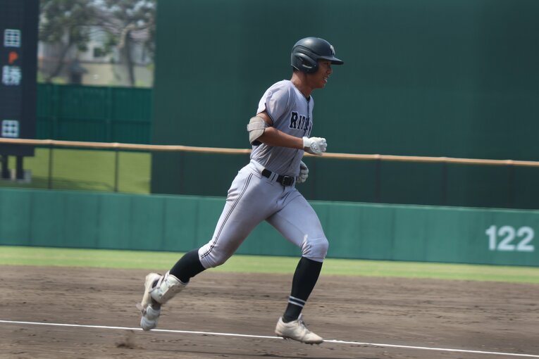5回戦の箕面学園戦でホームランを放った佐脇涼太　©Fumi Sawai