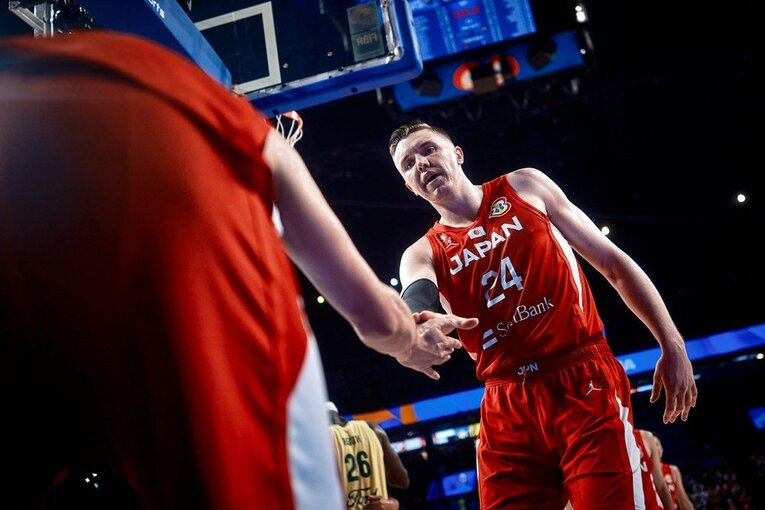 オーストラリア戦でもインサイドを軸に献身的な戦いを見せたジョシュ・ホーキンソン　©FIBA