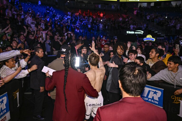 TKO勝ち　©Hiroaki Finito Yamaguchi