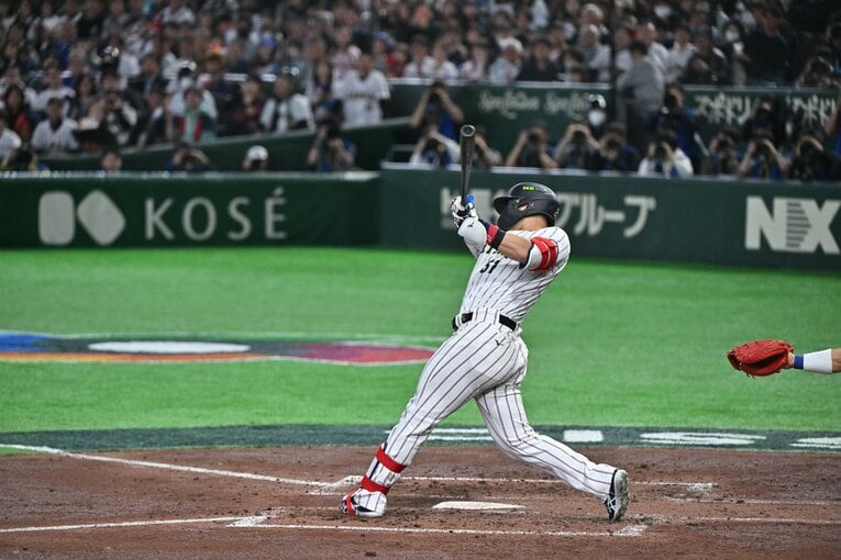 韓国戦で2打席連続の本塁打を放った鈴木誠也　©️Hideki Sugiyama