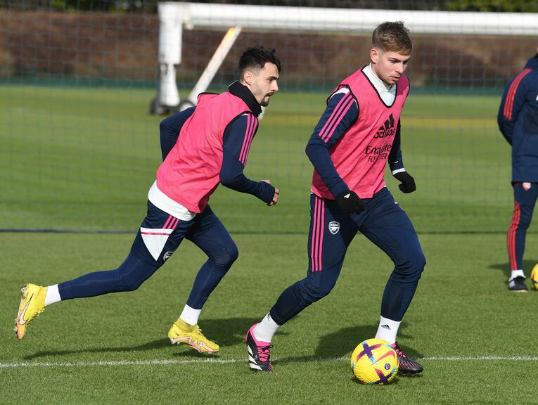 2月10日、ブレントフォード戦を控えた練習。エミル・スミス・ロウ（右）も戻ってきた　©Getty Images