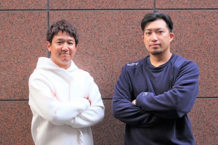 人気野球YouTuberのトクサン（左）と相棒のライパチ。いまも白球を追いかける彼らが語った「野球を嫌いにならない」ためのポイントとは ／ photograph by Sports Graphic Number Web