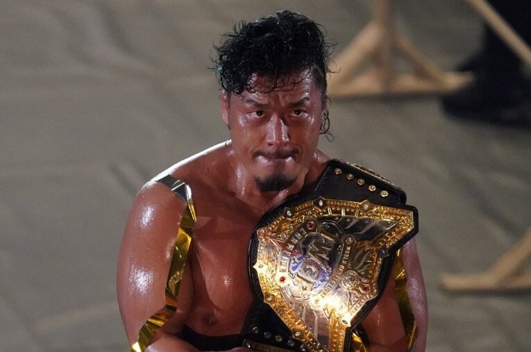 ザック・セイバーJr.との激闘後も闘志満々の鷹木信悟。真の王者として、「1.4」東京ドーム決戦でベルトをめぐる論争に終止符を打つ構えだ ／ photograph by Essei Hara