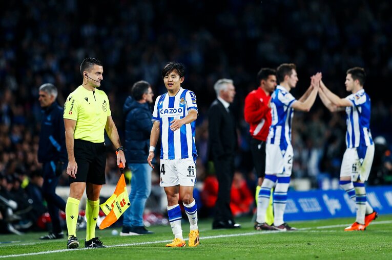 「久保建英がスペイン紙の一面に！」子供サポ「タケが決めるよ」予言通りマドリーを圧倒“ソシエダの熱狂”は翌日も…カメラマンは見た(91)