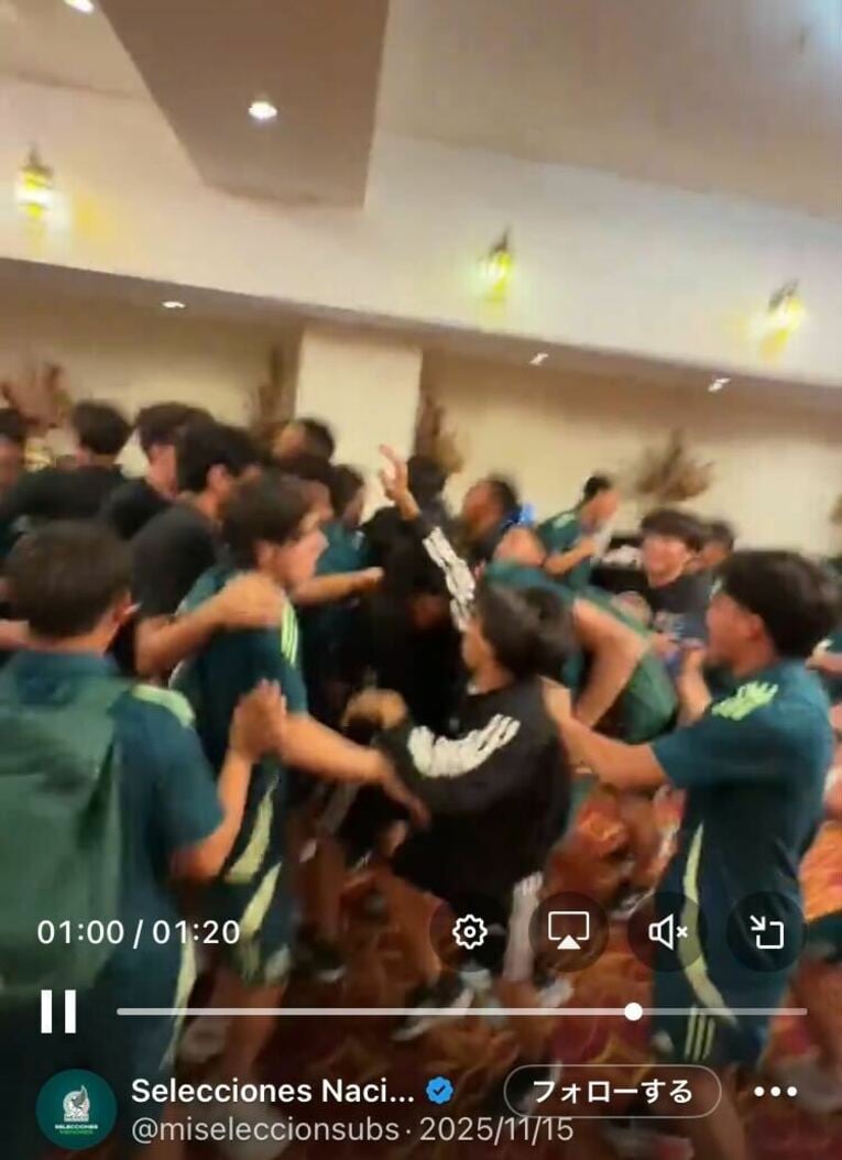 世界で話題…U-17日本代表とメキシコ“仲良しすぎ”シーン（写真はまだまだ続きます）　※メキシコサッカー連盟公式「X」のスクリーンショット