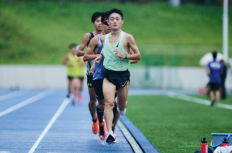 30年以上ぶりの箱根をめざす慶應。寡黙なエースと破天荒な秘密兵器の思いとは ／ photograph by Yuki Suenaga