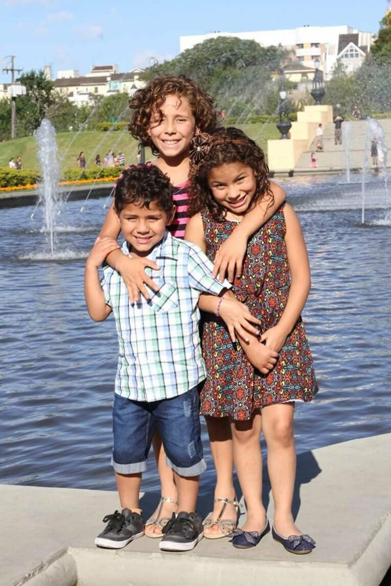 3きょうだいの写真　写真は両親提供